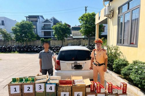 Phát hiện ô tô chở số lượng lớn thuốc lá, rượu ngoại không giấy tờ