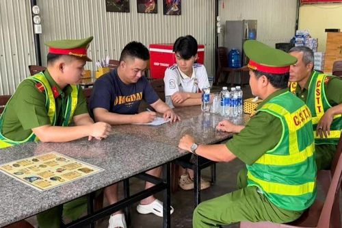 Công an phường Thống Nhất tăng cường tuần tra, xử lý vi phạm trật tự đô thị