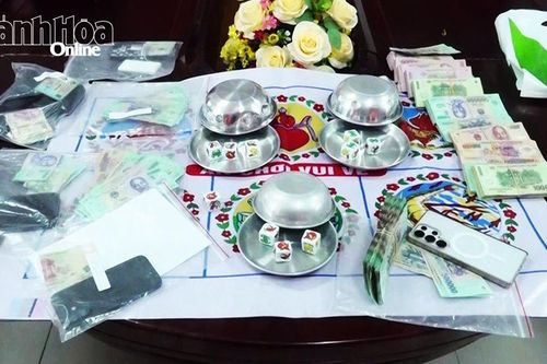 Công an Khánh Hòa triệt phá sòng bầu cua ở xã Diên Khánh, thu giữ gần 500 triệu đồng
