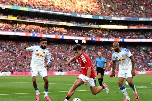 Màn trình diễn rực rỡ trước Leeds giúp Harry Amass mở ra lối đi mới cho Manchester United