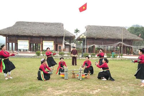 Bài cuối: Khai thác tài nguyên văn hóa bản địa
