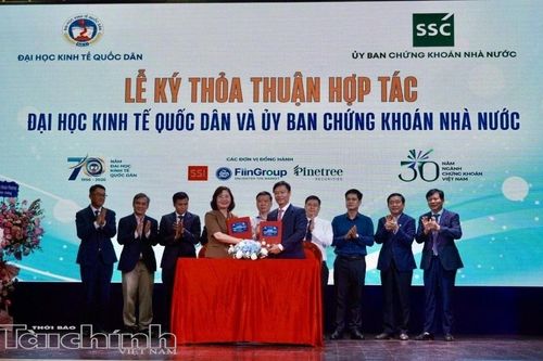 Gắn đào tạo với thực tiễn, phát triển nguồn nhân lực chất lượng cao cho thị trường chứng khoán