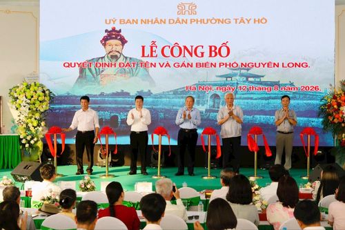 Phường Tây Hồ gắn biển tên phố Nguyễn Long
