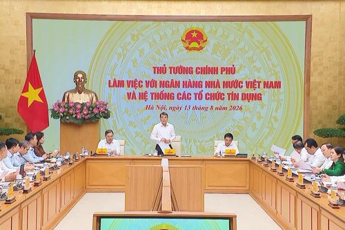 Thủ tướng yêu cầu giảm lãi suất, khơi thông nguồn vốn cho tăng trưởng