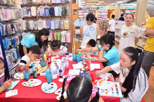 Chuẩn bị vào lớp 1: Đừng biến tuổi thơ thành 'cuộc đua học trước'