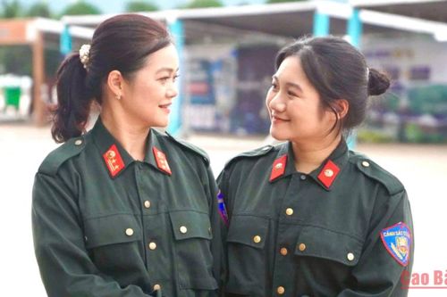 Hai thế hệ chung một màu áo, tiếp nối ngọn lửa truyền thống Công an nhân dân