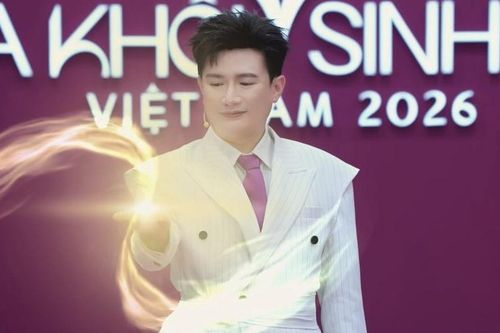 Dược Sĩ Tiến biến cuộc thi sắc đẹp thành 'vũ trụ phép thuật', khán giả tranh luận vì quá khác thường