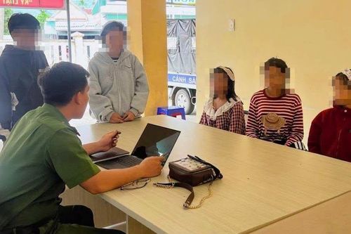 3 bé gái nhận lời mời 'làm hè' trên mạng, dấu hiệu bất thường khiến công an lập tức can thiệp