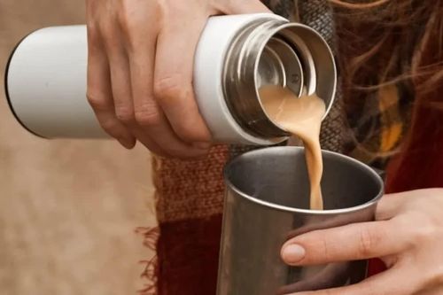 Thích mang cà phê trong bình giữ nhiệt: Đây là 4 điều bạn cần biết trước khi uống