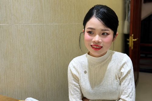 Mẹ trẻ đánh đổi sinh tử để sinh con, bật khóc khi sữa về không thể cho con bú