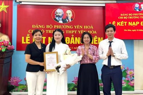 Hà Nội phấn đấu mỗi năm giới thiệu hơn 1.000 học sinh học lớp tìm hiểu về Đảng