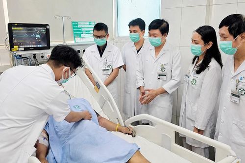 Điều trị thành công nhiều ca sốt rét ác tính, bác sĩ Bạch Mai chạy đua đưa Artesunate vượt 1.700 km cứu người