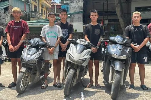 Khởi tố nhóm thanh thiếu niên mang kiếm chém người vô cớ