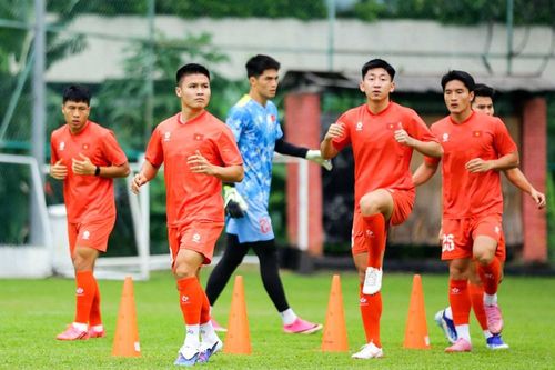 Đội tuyển Việt Nam thích nghi mặt sân trước đại chiến Malaysia tại bán kết ASEAN Cup 2026