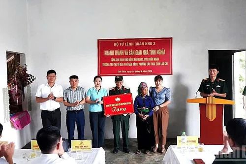Lào Cai bàn giao nhà tình nghĩa cho cựu chiến binh