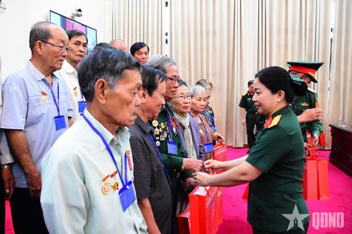 Bộ Quốc phòng gặp mặt đoàn đại biểu người có công với cách mạng tỉnh Đồng Tháp