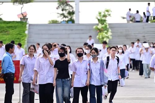 Thí sinh Tuyên Quang than đề Toán thi lại rất khó