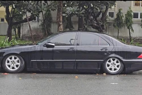 Xác minh ô tô Mercedes biển số 'lộc phát' bị bỏ lại bên đường gần sân bay Tân Sơn Nhất