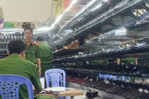 Chủ cửa hàng ở Cần Thơ bị khởi tố vì bán giày, dép giả nhãn hiệu nổi tiếng