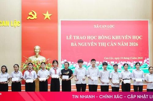 Trao 45 suất học bổng cho học sinh nghèo vượt khó học giỏi ở xã Can Lộc