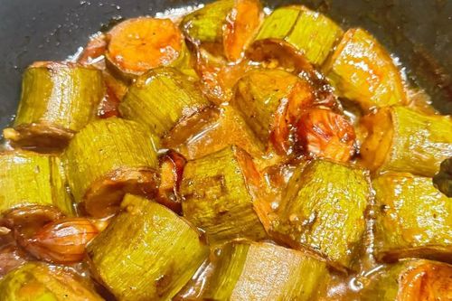Chuối kho nguyên miếng – Món ăn hot trend gây bất ngờ bởi vị bùi, dẻo, đậm đà