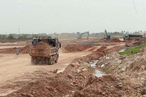 'Vượt nắng, thắng mưa', tăng tốc thi công tuyến đường gần 1.500 tỷ đồng tại Hà Tĩnh