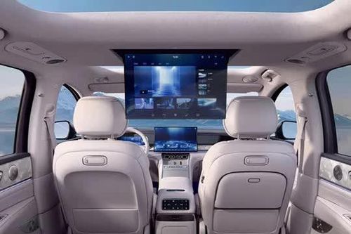 SUV dài hơn 5,1 mét, công suất 784 mã lực, giá chưa tới 900 triệu đồng