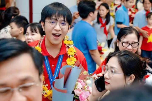 Cú đúp HCV Olympic Hóa học của cậu học trò lớn lên trong gia đình Y, Dược