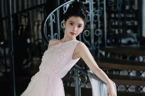 Chương Nhược Nam hóa nàng thơ trong chiếc đầm trễ vai
