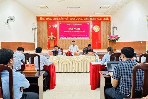 Xã Khánh Sơn thảo luận, thông qua đề án thành lập các trường