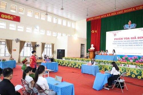 Phiên tòa giả định tuyên truyền pháp luật cho học sinh