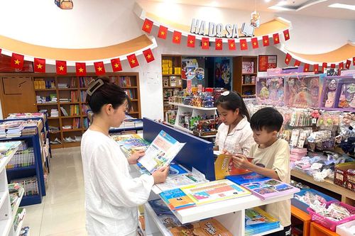 Sôi động thị trường sách và dụng cụ học tập phục vụ năm học mới 2026-2027