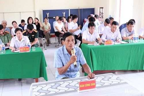 Lãnh đạo phường Phong Phú lắng nghe giải quyết kiến nghị từ cơ sở