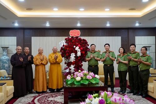 Hà Nội: Trung ương GHPGVN chúc mừng 81 năm Ngày truyền thống lực lượng Công an nhân dân