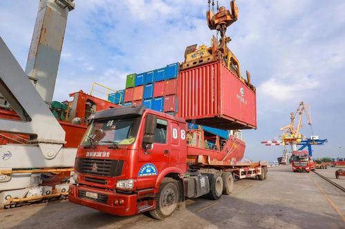 Siết tải trọng từ cảng, bến để bảo vệ đường bộ
