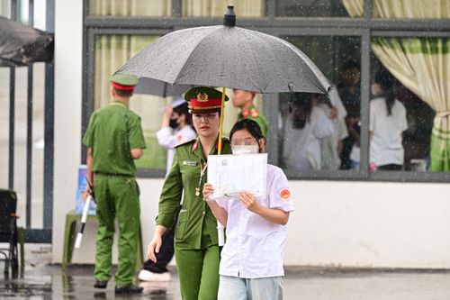 Chiều nay, hơn 300 thí sinh chuyên Tuyên Quang thi lại môn Toán
