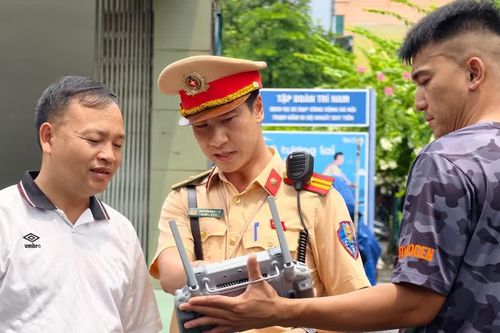 Công an Hà Nội sử dụng UAV 'soi' vi phạm, giải quyết ùn tắc Vành đai 3