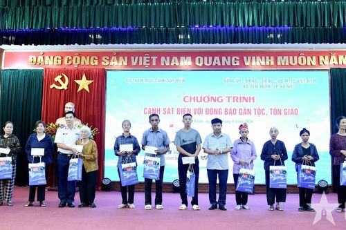 Cảnh sát biển triển khai công tác dân vận tại xã Yên Xuân, TP Hà Nội