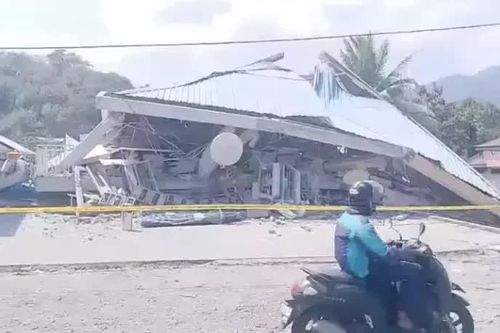 Thương vong tăng sau động đất 7,7 độ ở Indonesia