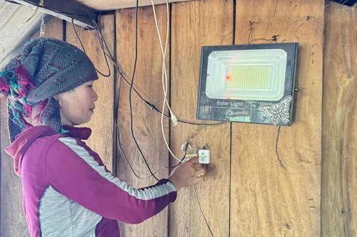 Chuyện khó tin: Những bản làng không điện lưới và internet ở Quảng Ngãi