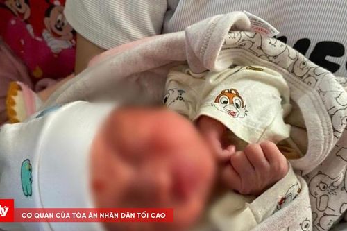 Bé gái sơ sinh bị bỏ rơi trước cổng chùa kèm thư tay