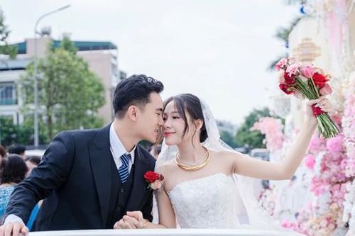 Cưới vợ cách nhà 300m, chú rể Thanh Hóa đem xe mui trần đi đón dâu