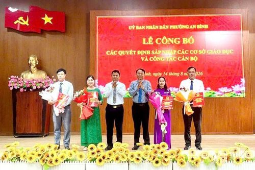 Phường Hồng Ngự và An Bình: Công bố các quyết định về sáp nhập cơ sở giáo dục