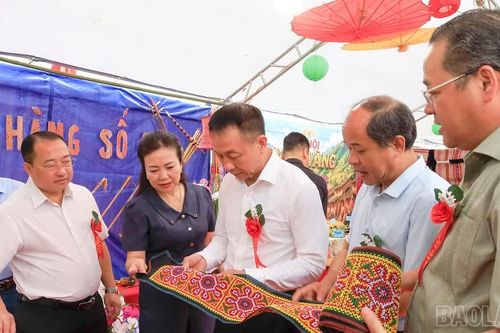 Đa sắc màu không gian trưng bày tại Lễ hội Mùa vàng Sín Chéng