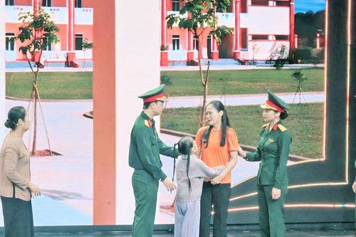 Khi sân khấu trở thành lớp học pháp luật