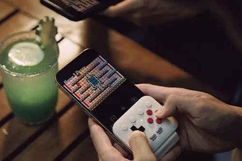 Công nghệ 15/8: Trải nghiệm game retro trên iPhone với tay cầm 8BitDo FlipPad