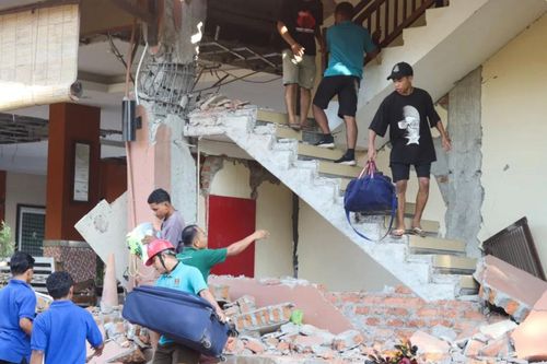 Động đất 7,7 độ richter rung chuyển Indonesia, ít nhất 20 người thiệt mạng