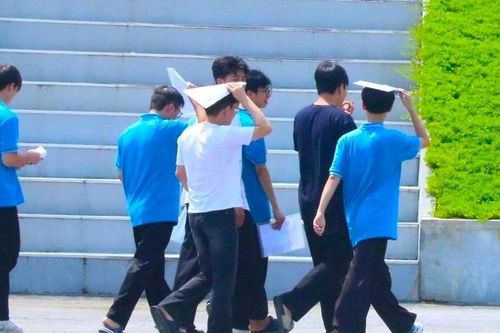 Đề thi lại tốt nghiệp THPT tại Chuyên Tuyên Quang: Môn Hóa, Sinh phân hóa rõ