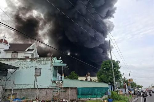 Hiện trường vụ cháy lớn tại cơ sở sản xuất mút xốp cách nhiệt ở Cần Thơ