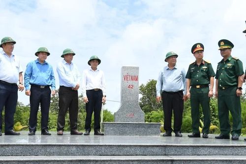 Đoàn công tác Vụ địa phương 2, Văn phòng Trung ương Đảng khảo sát quốc phòng, an ninh gắn với phát triển kinh tế-xã hội tại Đắk Lắk